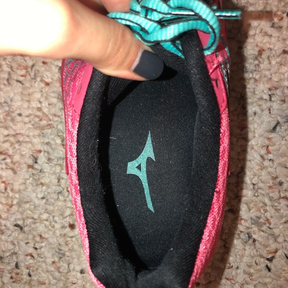 MIZUNO TENNIS SHOES - Picture 5 of 7